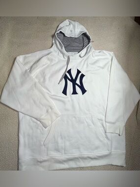 Men's Antigua
White New York
Yankees victory pullover hoodie white 3XL